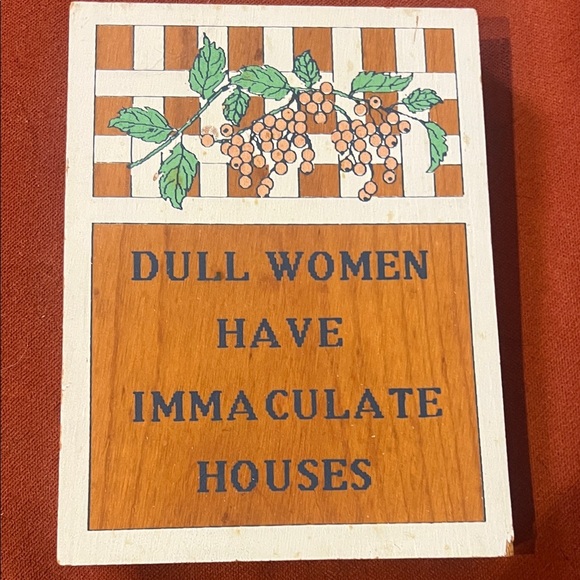 Charming Wooden Wall Art with Green and Brown Accents - Picture 1 of 4